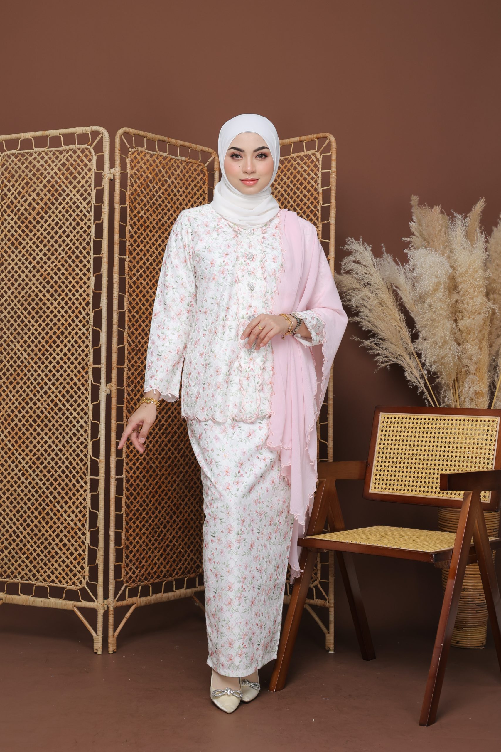 SRI PUTRI in Pink